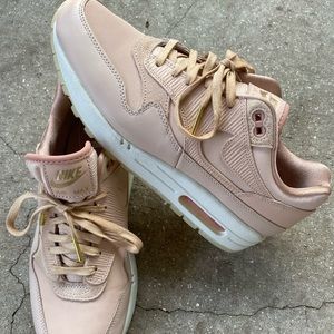 Women’s Nike Airmax